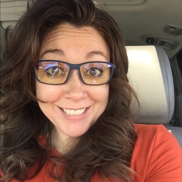 Meet your Posher, Hannah - Picture 1 of 1